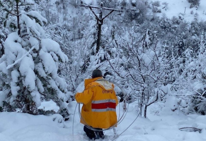 Moti i keq, disa zona të qarkut Elbasan mbeten pa energji elektrike
