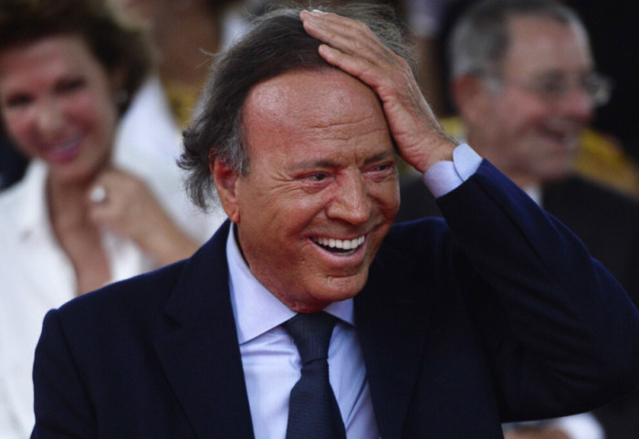 “Stuhi” reagimesh në Spanjë, ikona kombëtare akuzohet për abuzim seksual me punonjëset