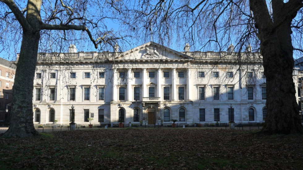 Ambasada me 208 dhoma e Kinës tremb britanikët, një “fole” spiunazhi do ngrihet në zemër të Londrës