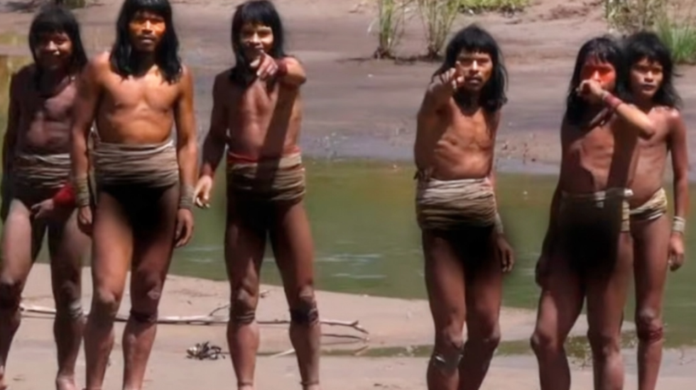 Zbulohet një video e rrallë nga një fis që jeton i izoluar në Amazonë
