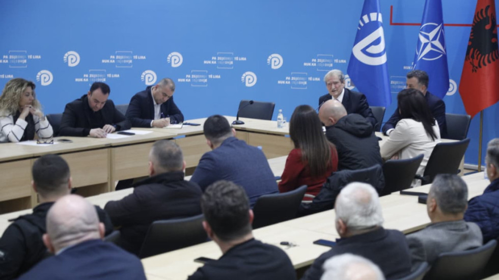 “Dje dilte me flamur, sot pengon drejtësinë”, Berisha: Në çdo dosje del emri i Ramës