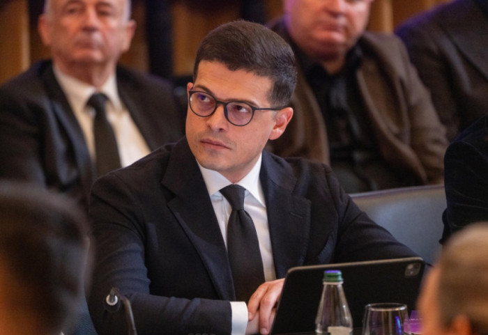 "Paqja dhe siguria nuk janë të mirëqëna", Vengu: Rrisim trupat e Forcave të Armatosura