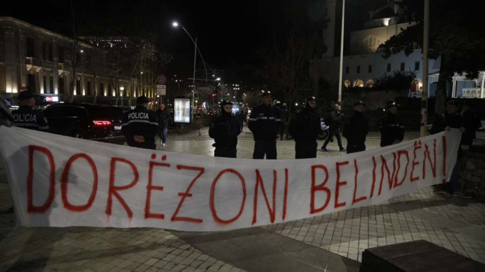 Lëvizja Bashkë, protestë para Kuvendit: Dorëzoni Belindën!