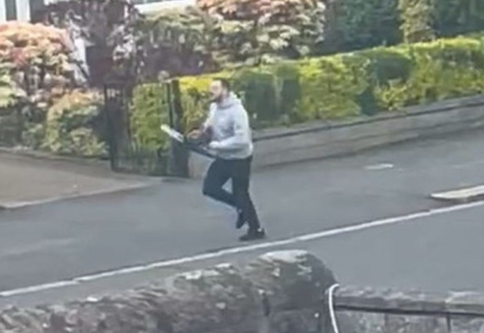 Ndoqi me sharrë elektrike policin, 10 vite burg shqiptarit në Skoci, fyen edhe gjykatësin