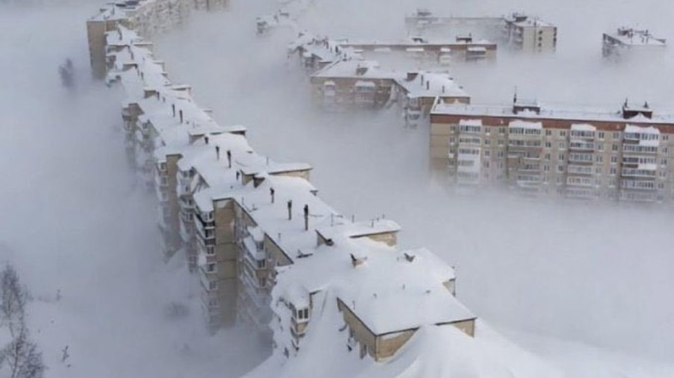 Stuhia historike e dëborës në Kamchatka, imazhet dramatike me dron