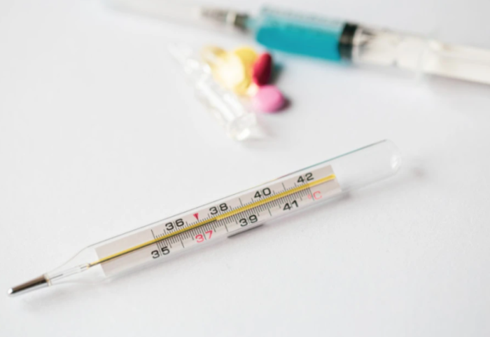 Donte ta bindte nënën se ishte i sëmurë, 9-vjeçari fut termometrin në furrë dhe shkakton shpërthim