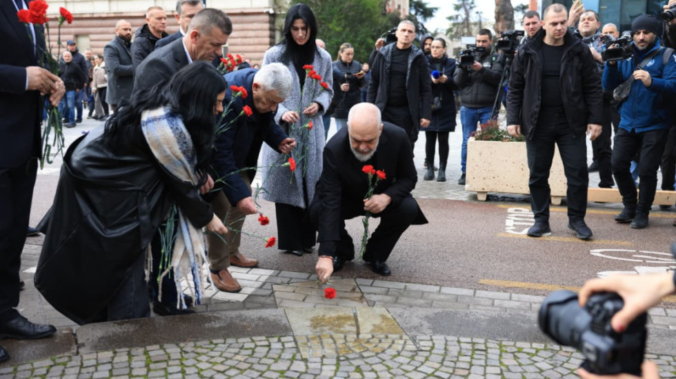 “21 Janari”, familjarët e viktimave me sytë nga SPAK, Mark Nika: Nuk duam hakmarrje, por drejtësi