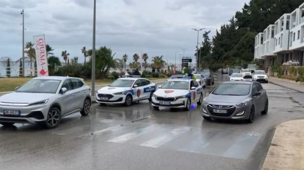 Masa të forta sigurie dhe autokolonë, Jared Kushner dhe Ivanka Trump mbërrijnë në Vlorë