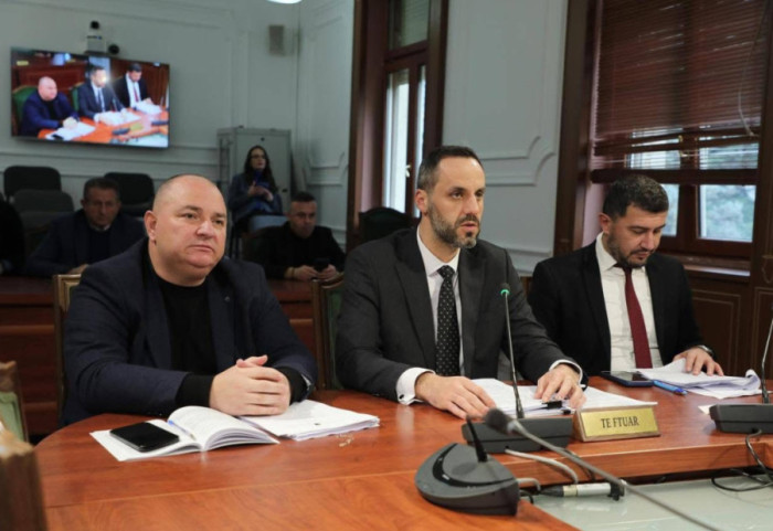 Masa të ashpra për ndërtimet pa leje dhe parkimin dysh, Kodi Penal “dekriminalizon” gazetarët