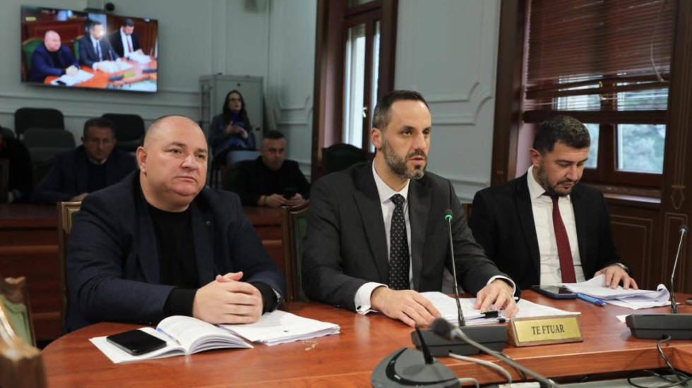 Masa të ashpra për ndërtimet pa leje dhe parkimin dysh, Kodi Penal “dekriminalizon” gazetarët