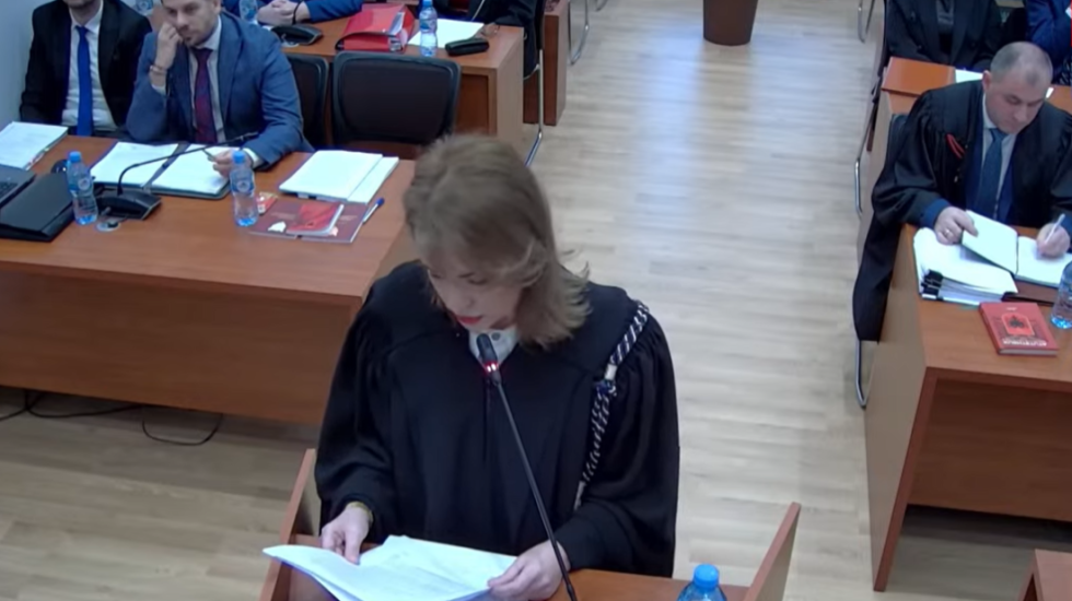 Çështja “Balluku” në Kushtetuese, përfaqësuesja e Kryeministrisë: Gjykata Penale s'ka të drejtë të pezullojë ministra