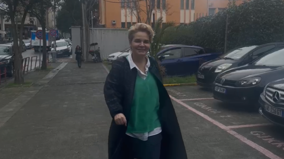 “Dashuri dhe drejtësi me regji”, Kryemadhi nuk kursen batutat, e lidh Big Brother me SPAK-un