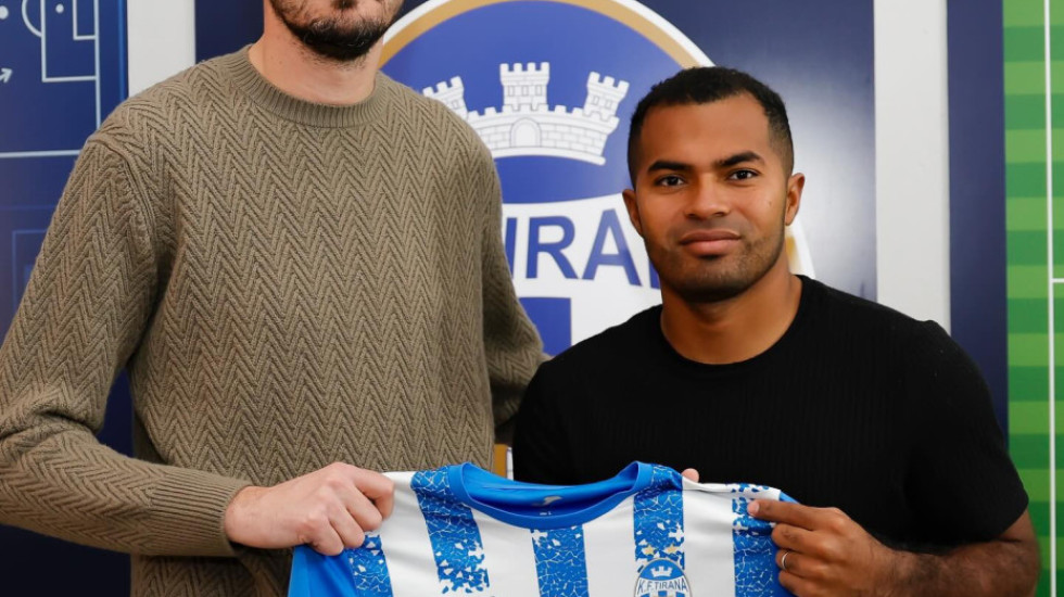 Pak orë para ndeshjes me Flamurtarin, tragjedi në familjen e mesfushorit të Tiranës