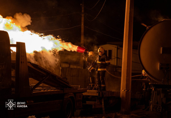 Kievi po ngrinte nga i ftohti, Rusia bombardon Ukrainën me 400 dronë dhe 40 raketa