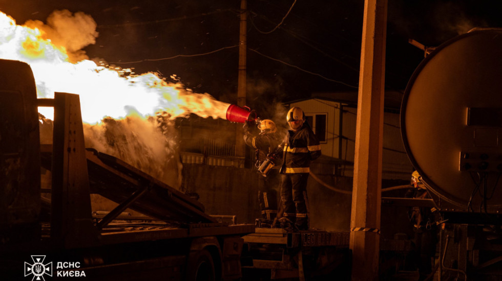 Kievi po ngrinte nga i ftohti, Rusia bombardon Ukrainën me 400 dronë dhe 40 raketa