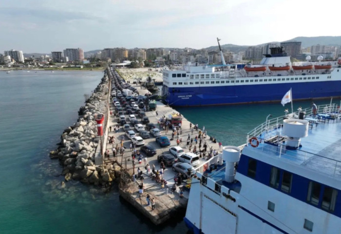 Moti i keq, të dielën anulohet mbërritja e tragetit nga Brindisi në Vlorë