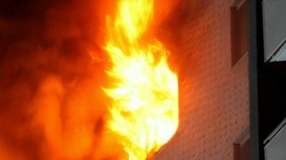 Zjarr në një apartament në Tiranë