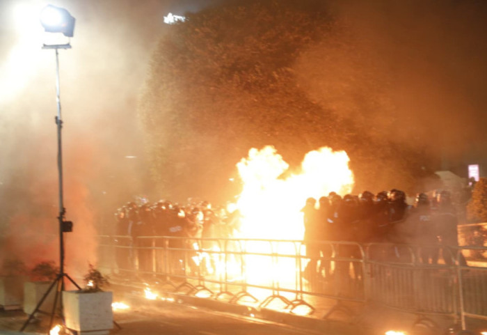 Policia blindon Tiranën para protestës së opozitës, 1350 efektivë në terren