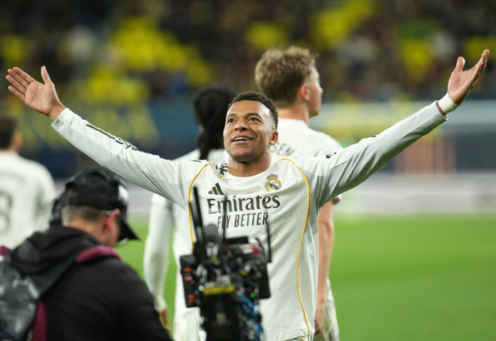 Reali del me 3 pikë nga një fushë shumë e vështirë dhe merr kryesimin