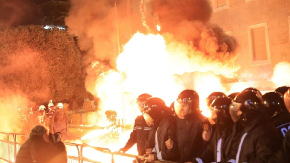 Edi Rama reagon për protestën e PD: Jashtëderdhje në rrugë e plakut të lajthitur