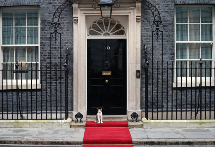 Alarm në Londër, kinezët spiunuan Downing Street, hyn në celularët e stafit të 3 kryeministrave