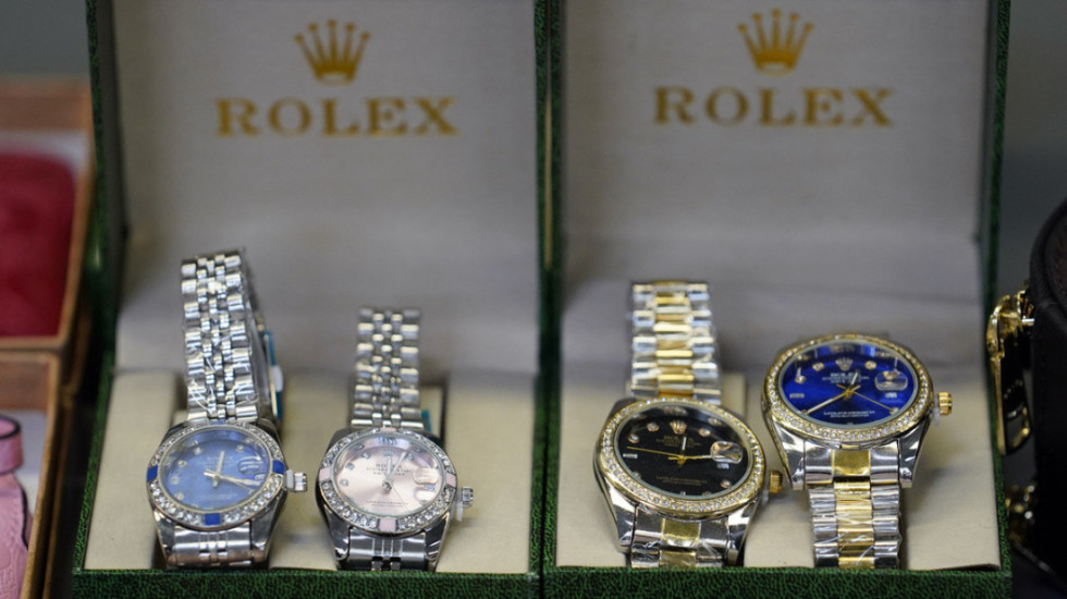 Perandoria e heshtur: Si Rolex pa pronar, aksionerë e bilance, fiton miliarda?