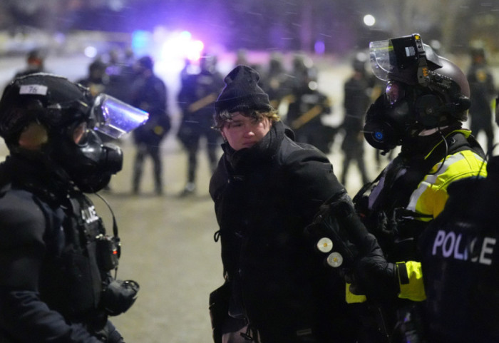 Agjentët e ICE vendosen në lojërat olimpike të Kortinës, shpërthen revolta italiane