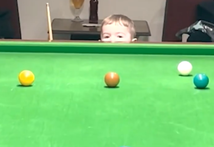 2-vjeçari mjeshtër në bilardo, hyn në Guinness