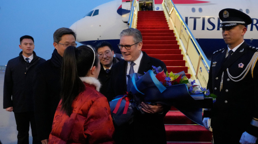 Britania tenton të zbusë “Dragoin” kinez, Starmer zbarkon në Pekin pas 8 viteve të akullta