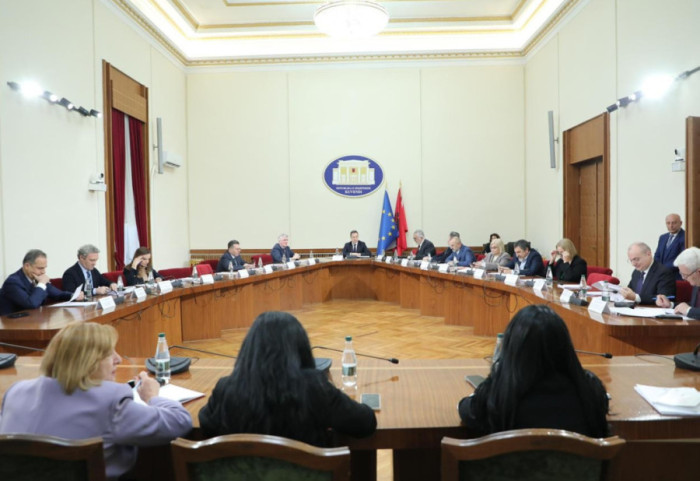 Çështja “Balluku” ndez polemikat në Konferencën e Kryetarëve, Bardhi e Tabaku replika me Peleshin