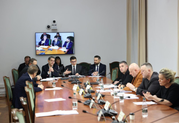 Armët klasike dhe teknologjitë e reja, nismë e re ligjore për kontrollin e mallrave ushtarake