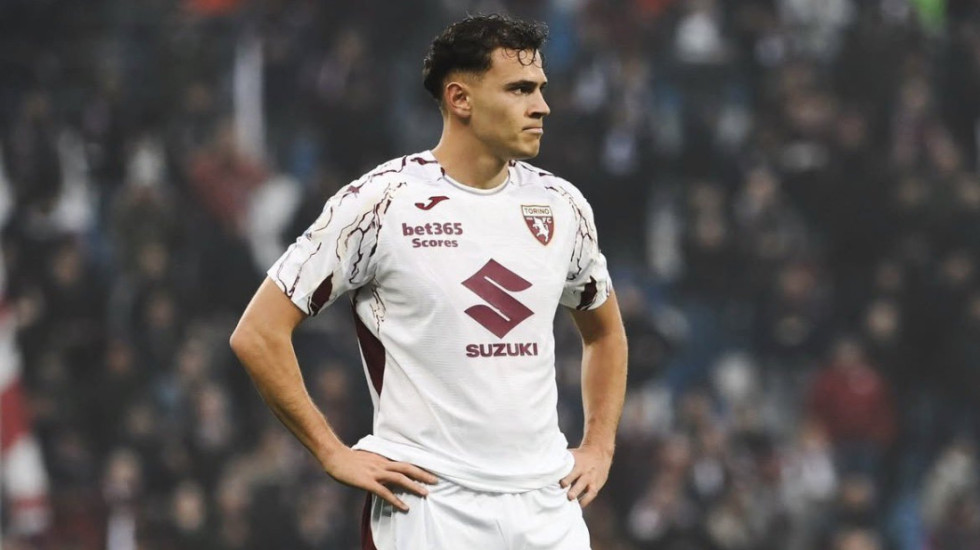 Avioni pësoi defekt teknik, shtyhet zbarkimi i Asllanit te Beşiktaş