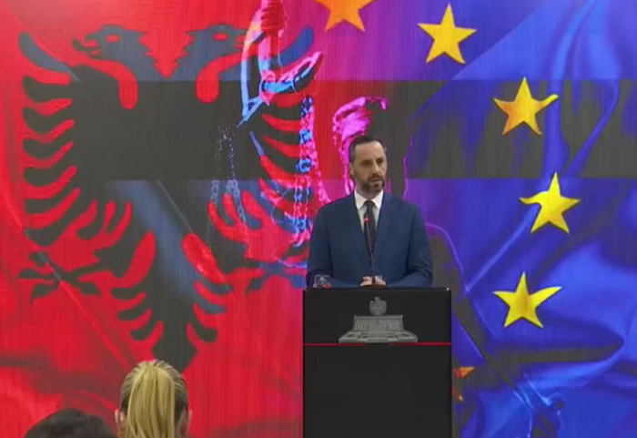 10 mijë përfitues në total, Lamallari: Lirohen 338 të dënuar, ulje dënimi për 980 të tjerë