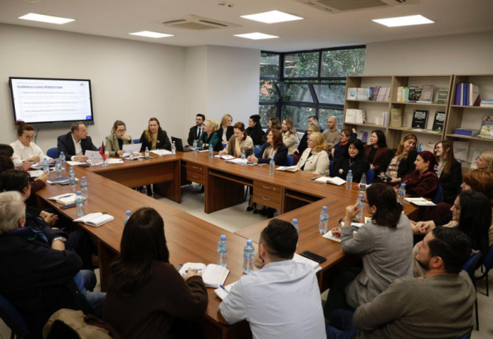 140 tekste parauniversitare të përditësuara, trajnime për formimin profesional të mësuesve