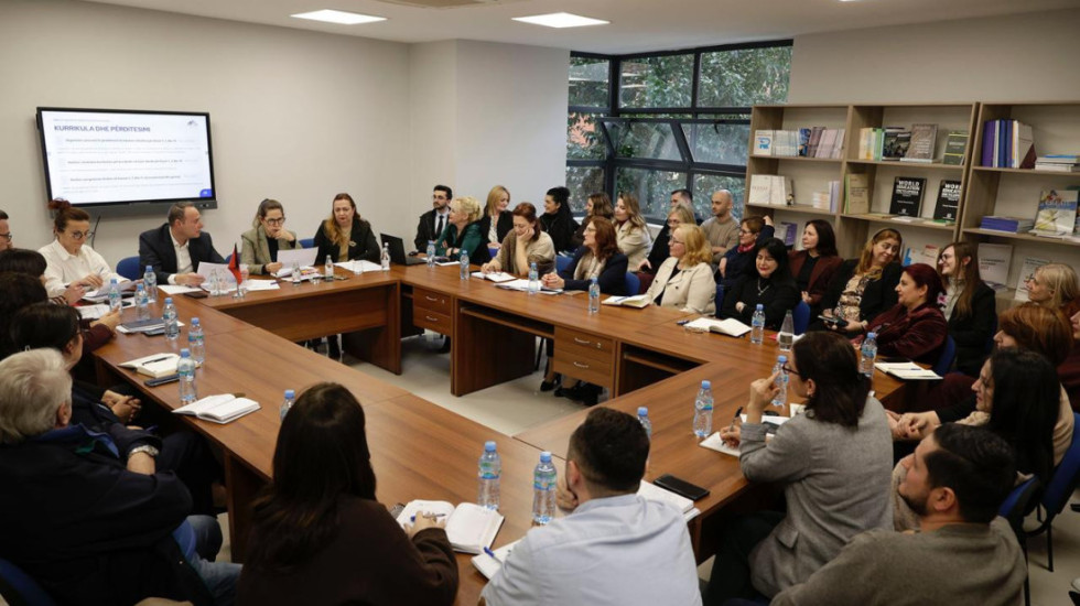 140 tekste parauniversitare të përditësuara, trajnime për formimin profesional të mësuesve