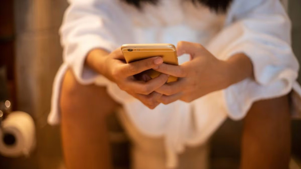 “Nuk e dija që isha shtatzënë”, shkoi në tualet pasi mbylli punën dhe lindi fëmijën