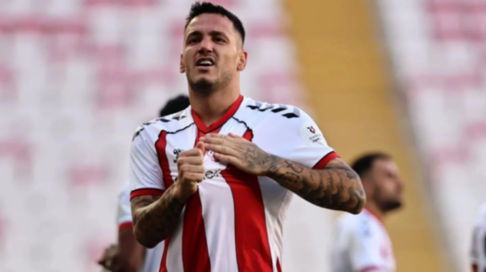 Rej Manaj rikthehet në shtëpi, i jep fund aventurës në Emirate