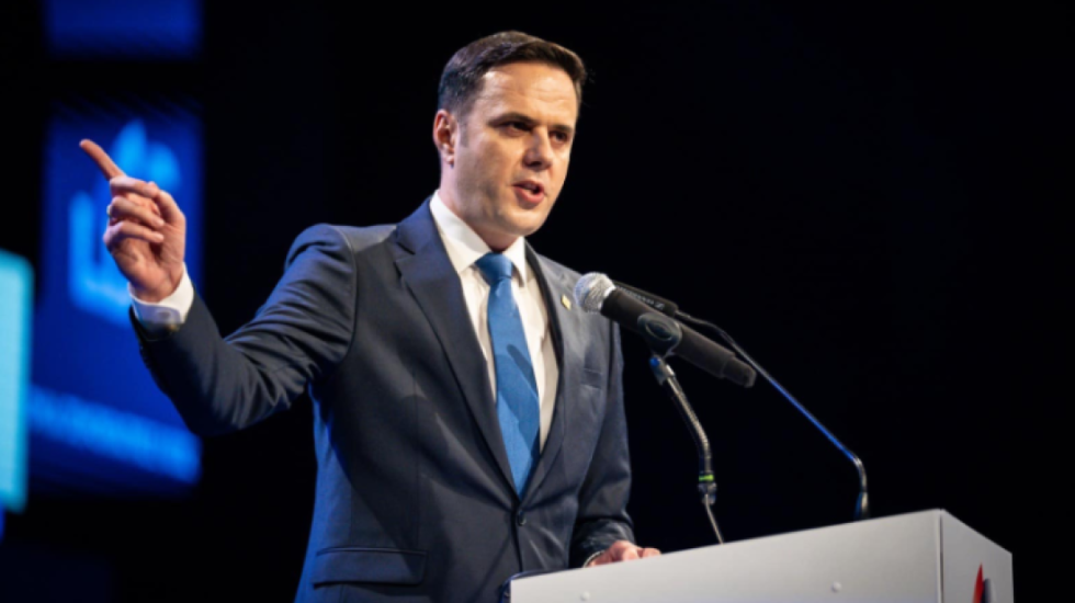 Ofroi dorëheqjen, Lumir Abdixhiku i mbijeton votëbesimit dhe qëndron në krye të LDK