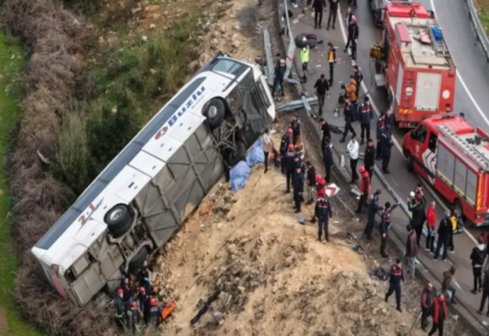 Përmbyset autobusi në Antalia të Turqisë, 9 të vdekur dhe 26 të plagosur