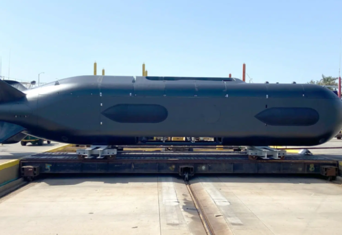 Megadroni nënujor amerikan që mund të kalojë oqeanet pa ekuipazh