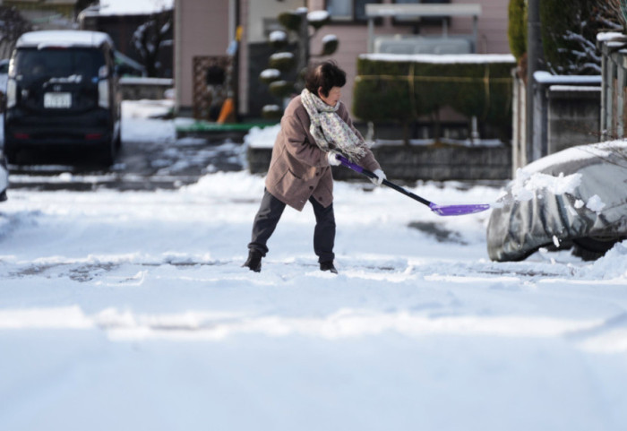 30 viktima nga bora në Japoni, trashësia e saj në disa zona 4.5 m