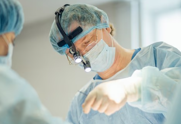 Dëmshpërblehet me 2 milionë dollarë, i hoqën gjoksin kur ishte 16 vjeçe për të jetuar si djalë