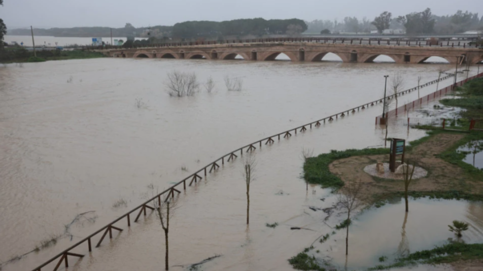 Moti i keq pushton Spanjën, përmbytje të mëdha, mijëra të evakuuar