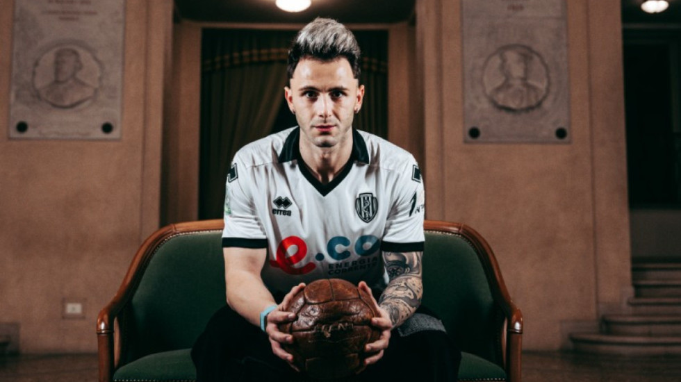 Dyshe sulmi shqiptare te Cesena, Vrioni lë Amerikën dhe i bashkohet Shpendit