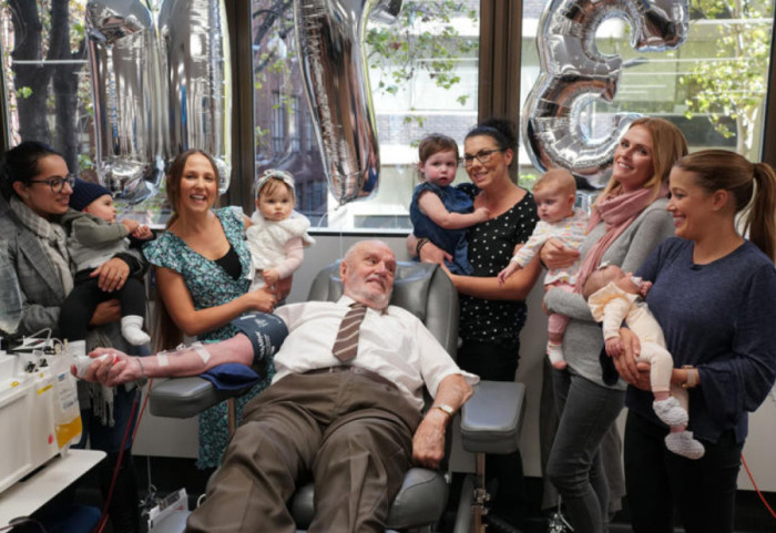 Burri që për 60 vjet ka dhuruar plazmë, duke shpëtuar jetën e 2,4 milionë foshnjeve