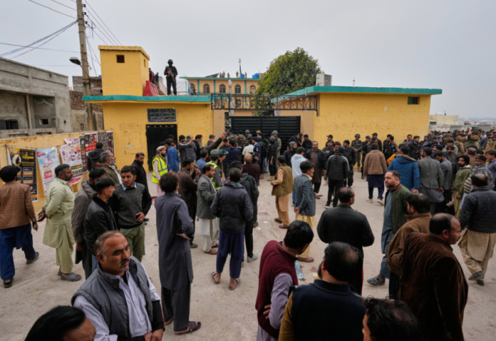 Më shumë se 30 të vrarë në shpërthimin në xhaminë e Pakistanit