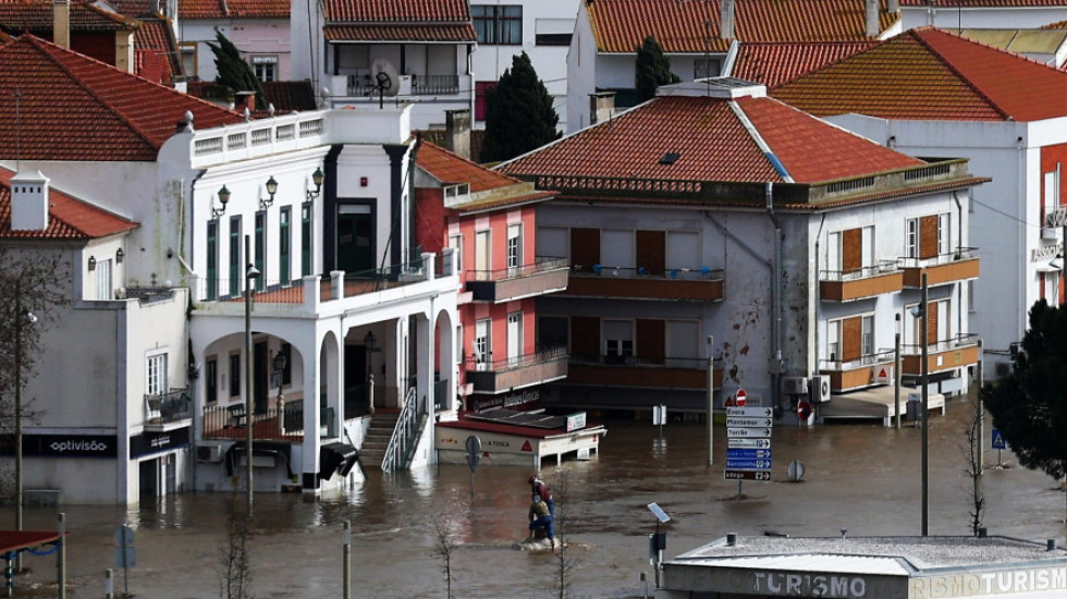 Moti i keq në Portugali: Përmbyten shtëpitë, evakuohen familjet