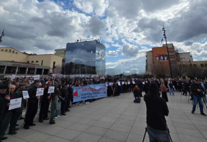 Protestë në Prishtinë për rritjen e çmimit të energjisë