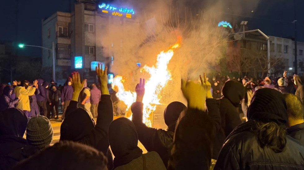 Filmoi shtypjen e dhunshme të protestuesve nga Irani, tani ka frikë të dalë jashtë