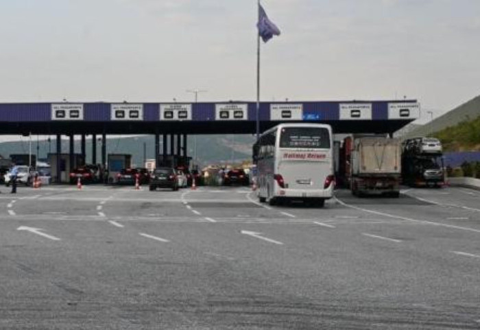 Tentuan të trafikonin armë dhe automjet të vjedhur, arrestohen dy shtetas në Morinë